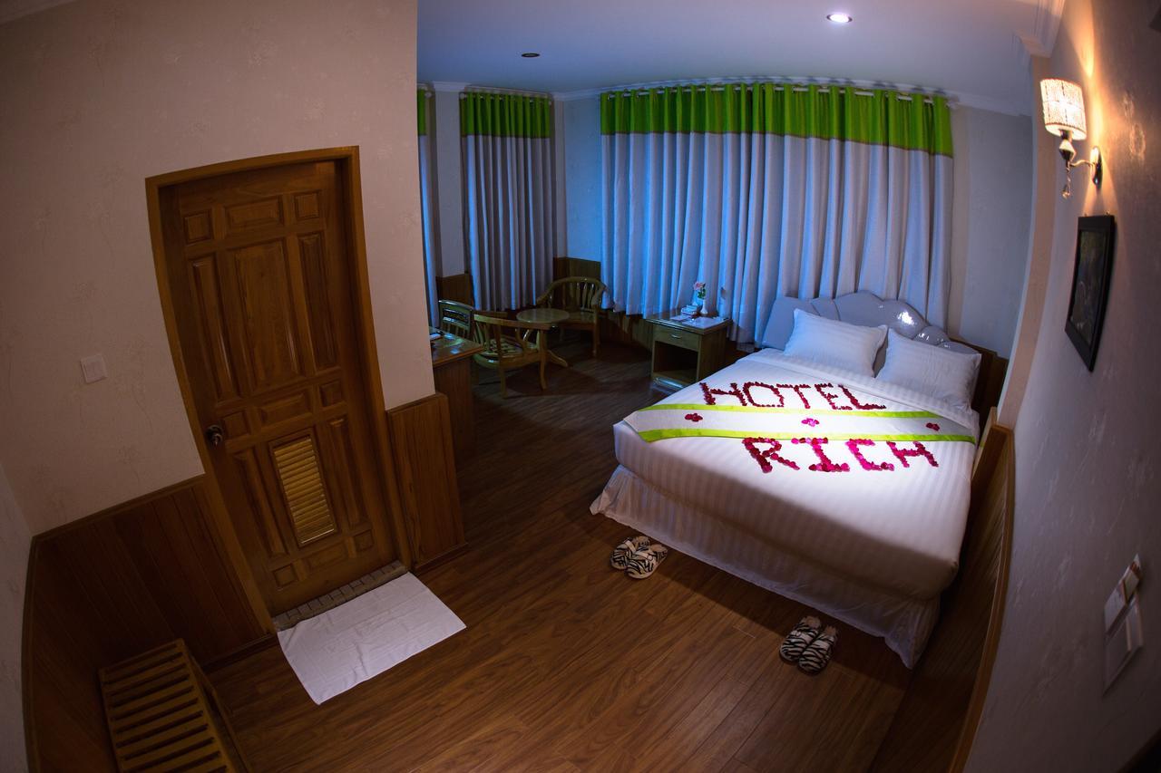 Hotel Rich  Pyin Oo Lwin Buitenkant foto